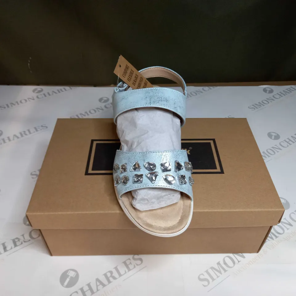 BOXED PAIR OF CUSHION WALK JEWELLED SANDALS IN SILVER - SIZE 5