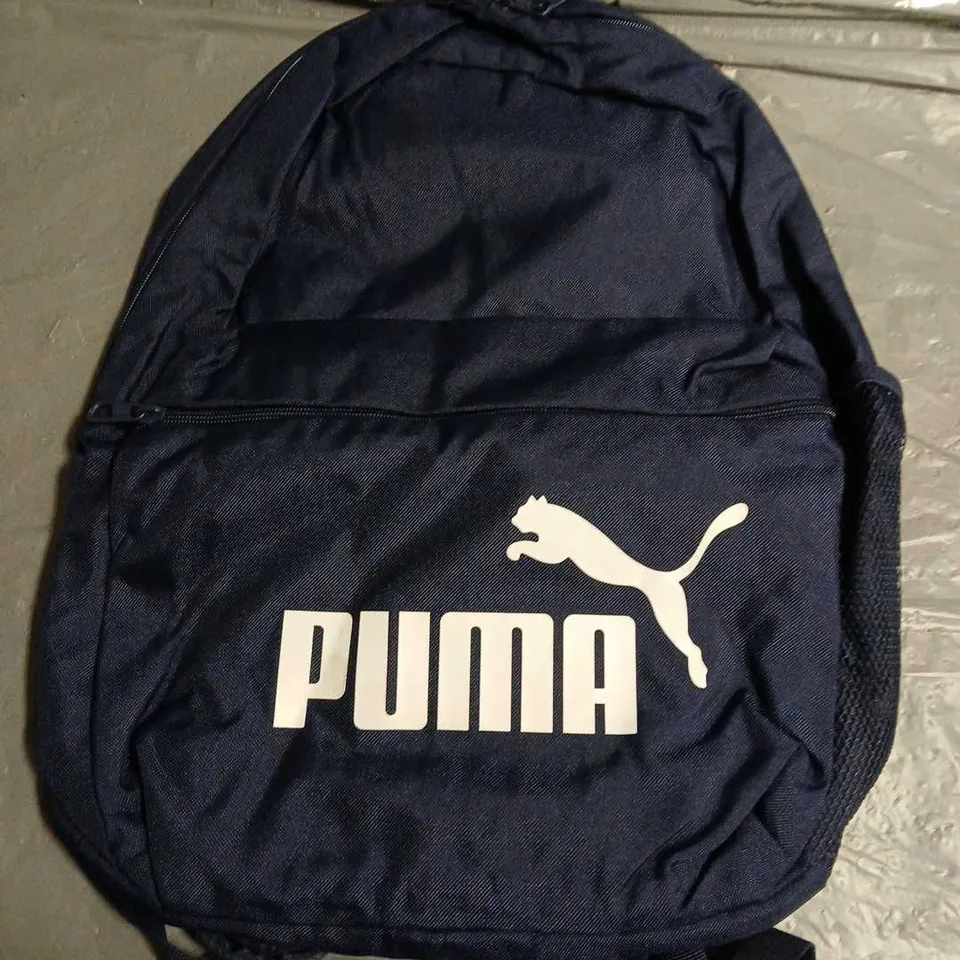 PUMA PHASE BACKPACK IN NAVY