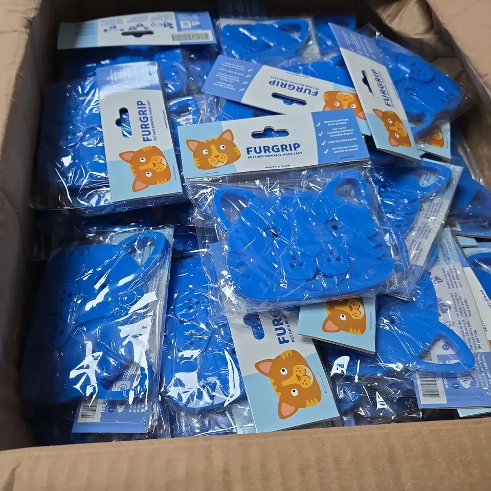 BOX OF APPROXIMATELY 150 FURGRIP LAUNDRY PET HAIR REMOVERS - CAT