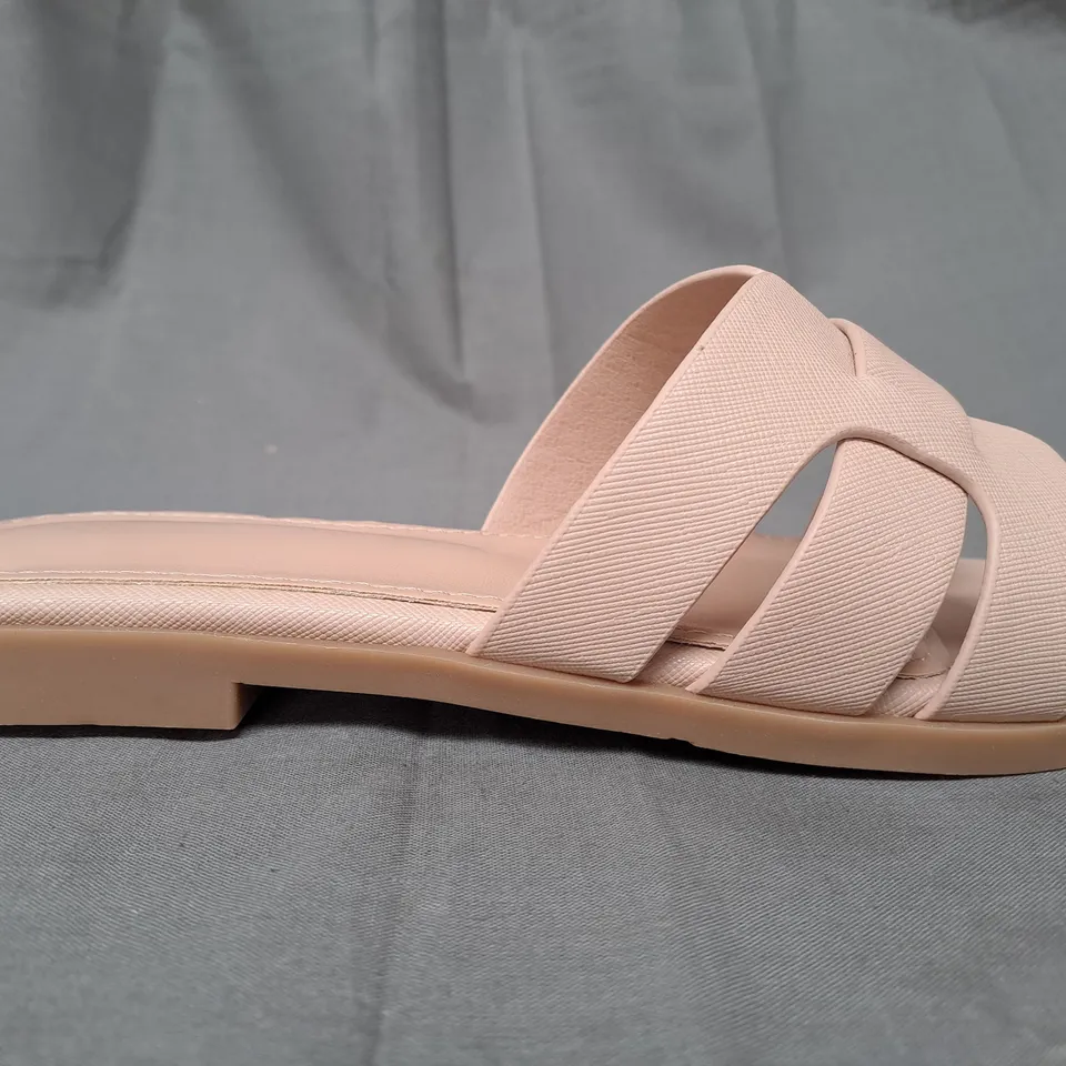 BOXED PAIR OF DESIGNER OPEN TOE SANDALS IN BLUSH EU SIZE 35