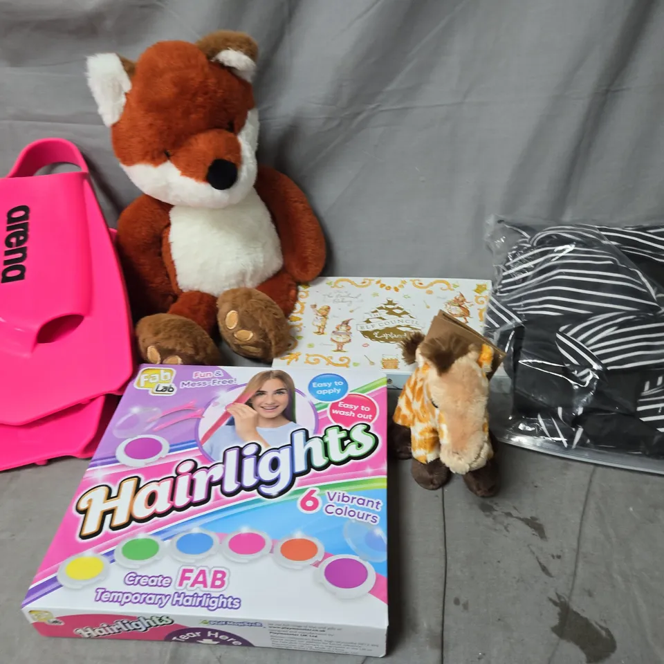 LARGE QUANTITY OF ASSORTED TOYS AND GAMES TO INCLUDE - TEDDIES, THE ELF COUNCIL AND HAIR LIGHTS