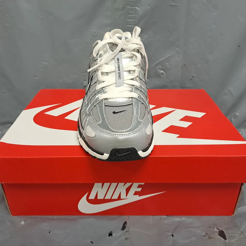BOXED PAIR OF NIKE P-6000 TRAINERS IN METALLIC SILVER UK SIZE 8.5