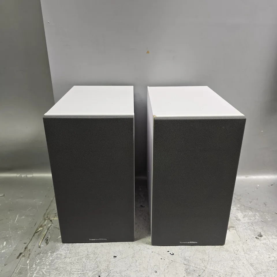 BOWERS & WILKINS 606 S3 BOOKSHELF SPEAKERS