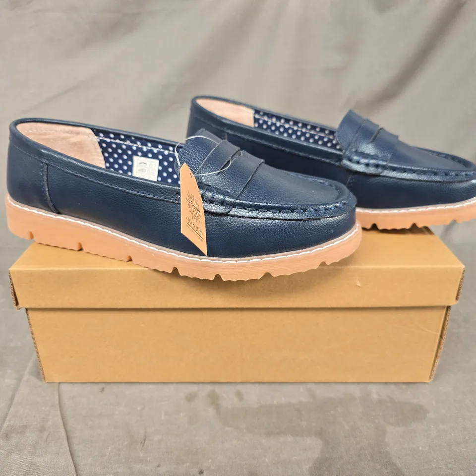 BOXED PAIR OF JO & JOE LOAFERS IN NAVY SIZE 6