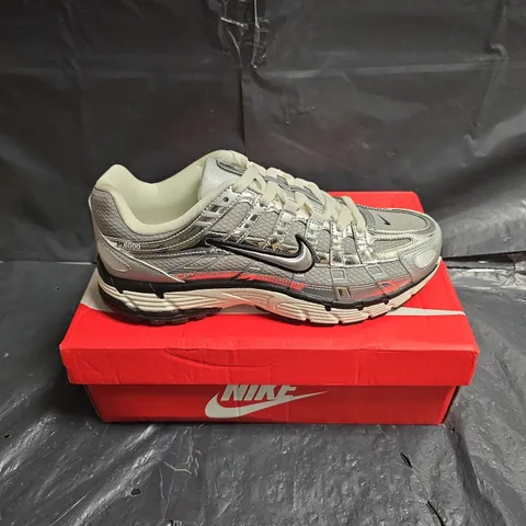 NIKE P-6000 METALLIC SILVER TRAINERS - UK 8.5 (US 9.5)