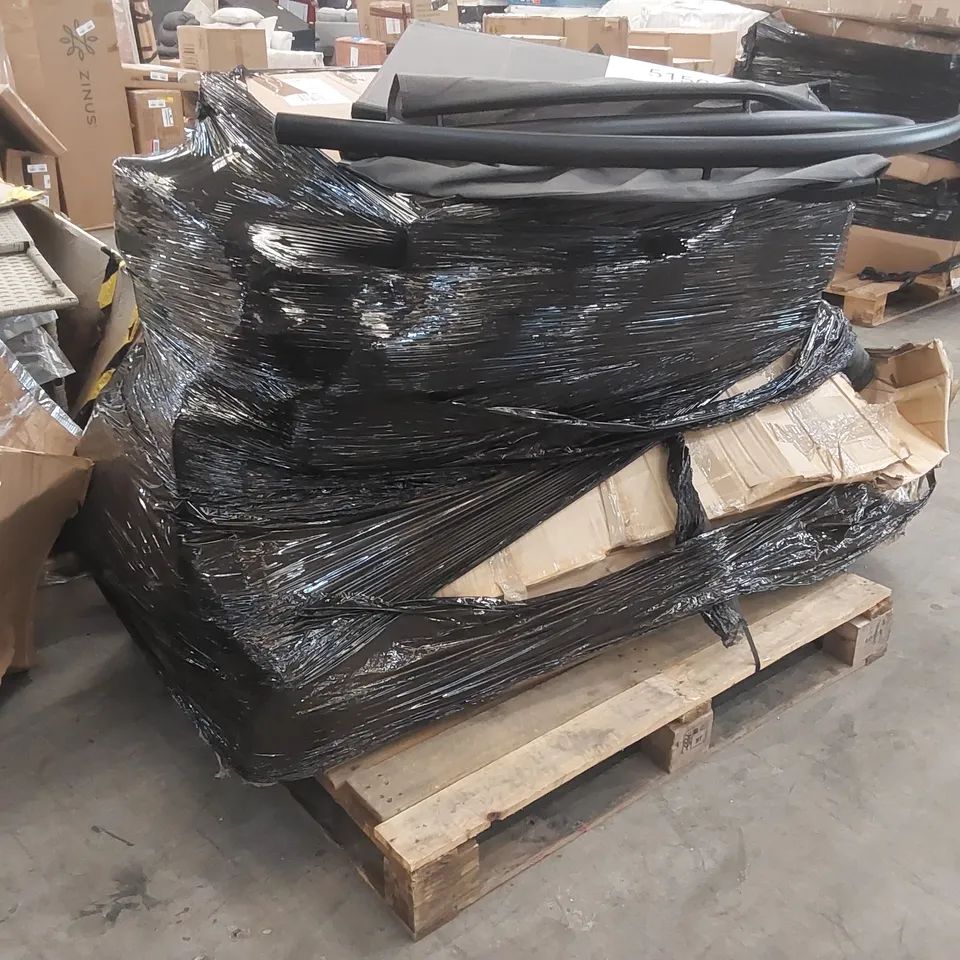 PALLET CONTAINING A LARGE ASSORTMENT OF GARDEN FURNITURE PARTS