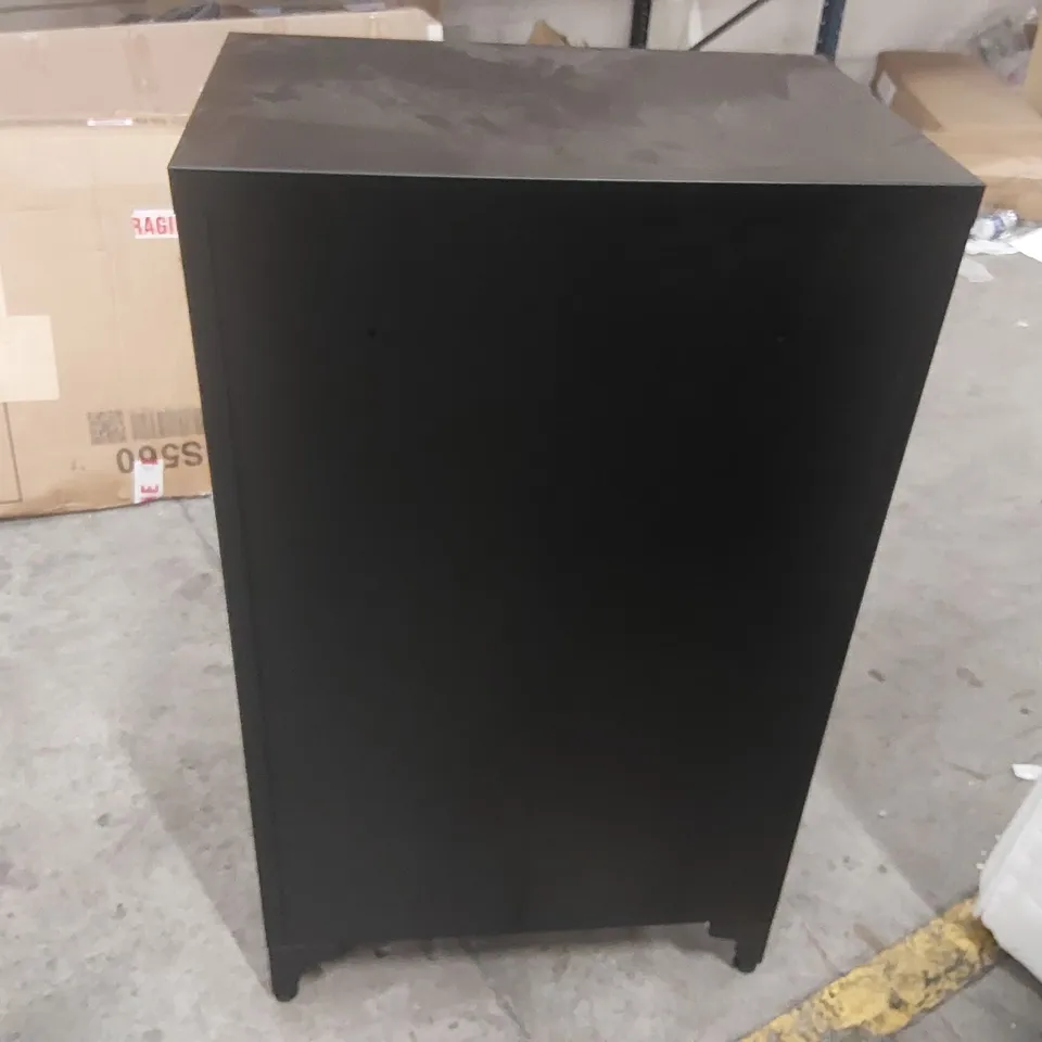 LOCKING METAL STORAGE CABINET