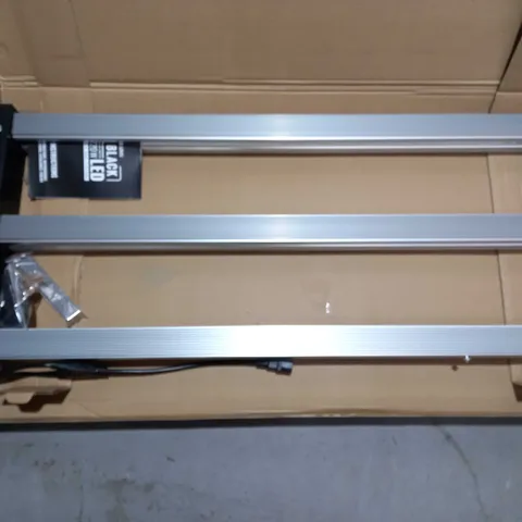 BOXED LUMII BLACK BALLAST BOOSTED 720W LED SIX BAR FIXTURE - COLLECTION ONLY