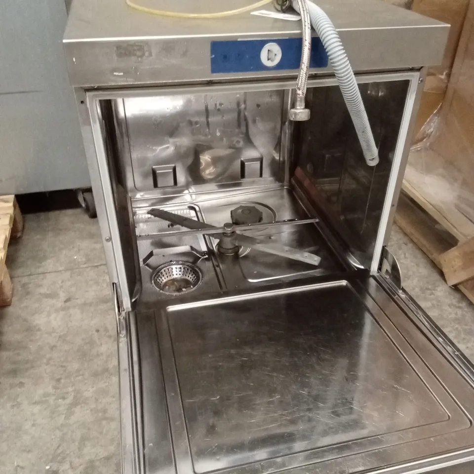 HOBART FXS400 CABINET DISHWASHER