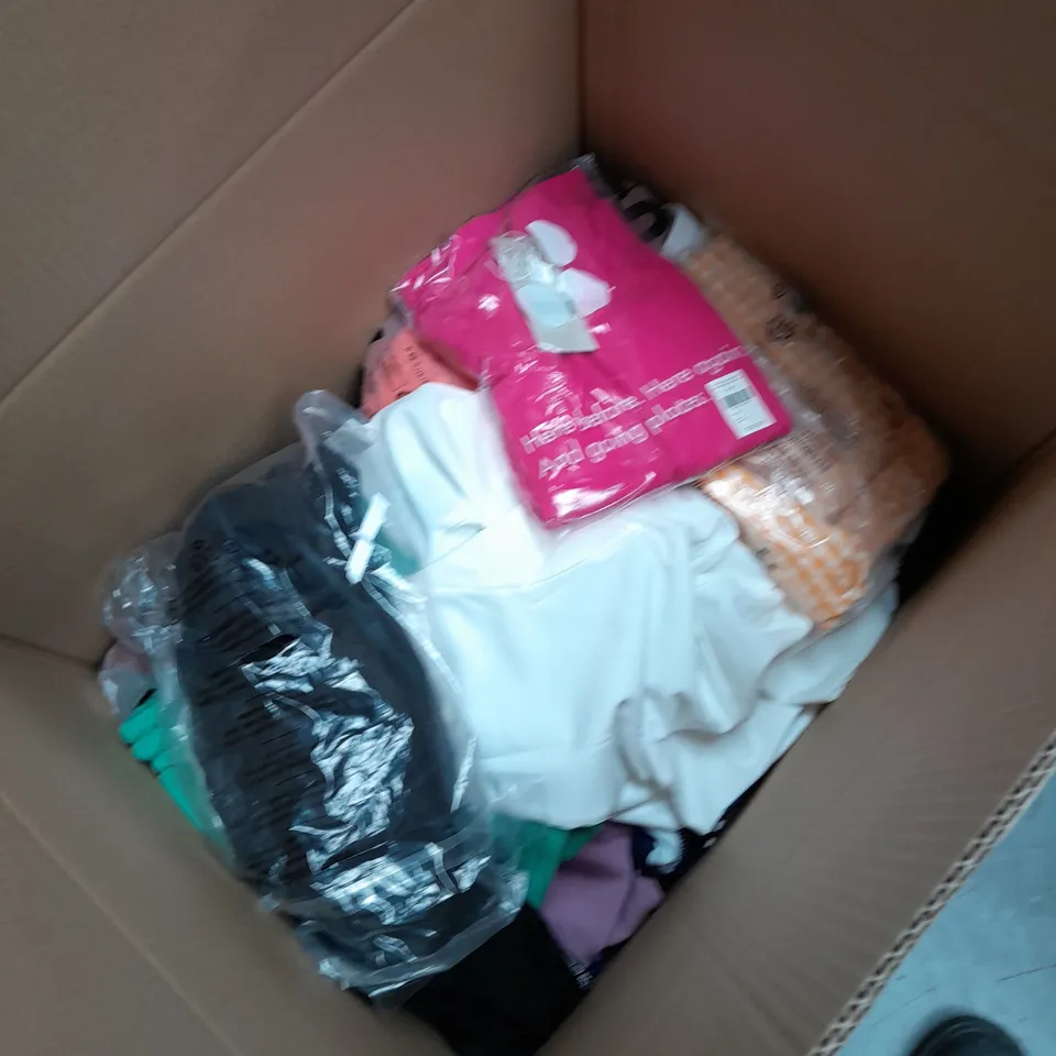 BOX OF APPROX 15 X ASSORTED ITEMS OF CLOTHING INCLUDING; HOODIE, DRESSES, PANTS ETC 