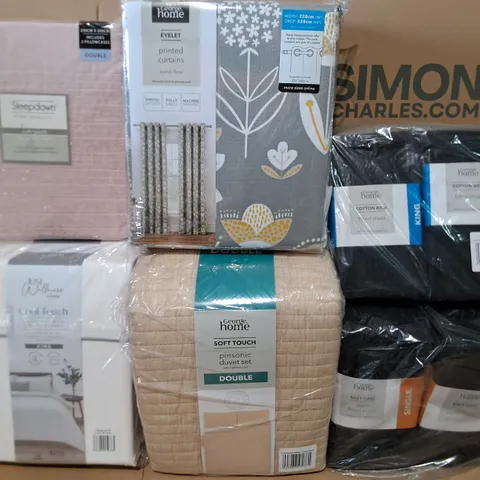 LOT OF APPROXIMATELY 40 ASSORTED HOME FABRIC ITEMS TO INCLUDE FITTED SHEETS, CURTAINS AND DUVET SETS