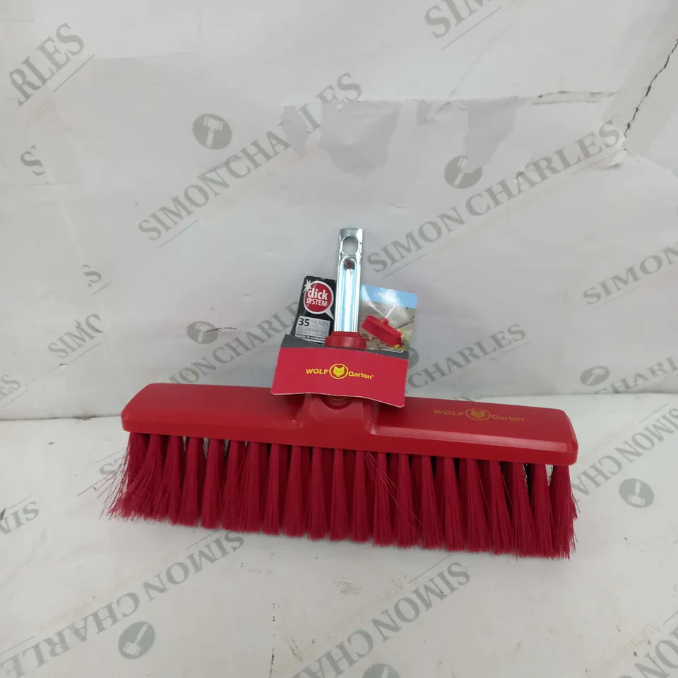 WOLF GARTEN BRUSH ATTACHMENT IN RED
