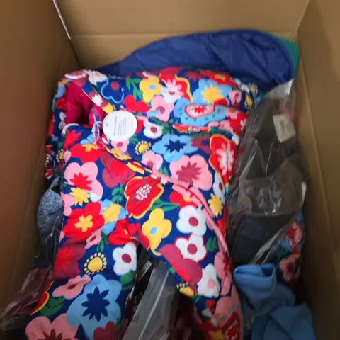 BOX OF ASSORTED KIDS CLOTHING ITEMS TO INCLUDE - TOP , SHORTS , T-SHIRT ETC