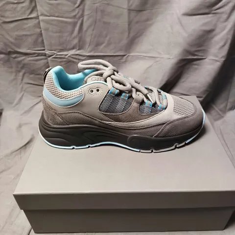 CLEENS AERO RUNNER TRAINERS IN SLATE - 9.5