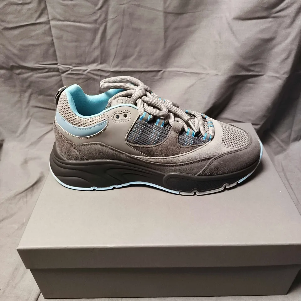 CLEENS AERO RUNNER TRAINERS IN SLATE - 9.5
