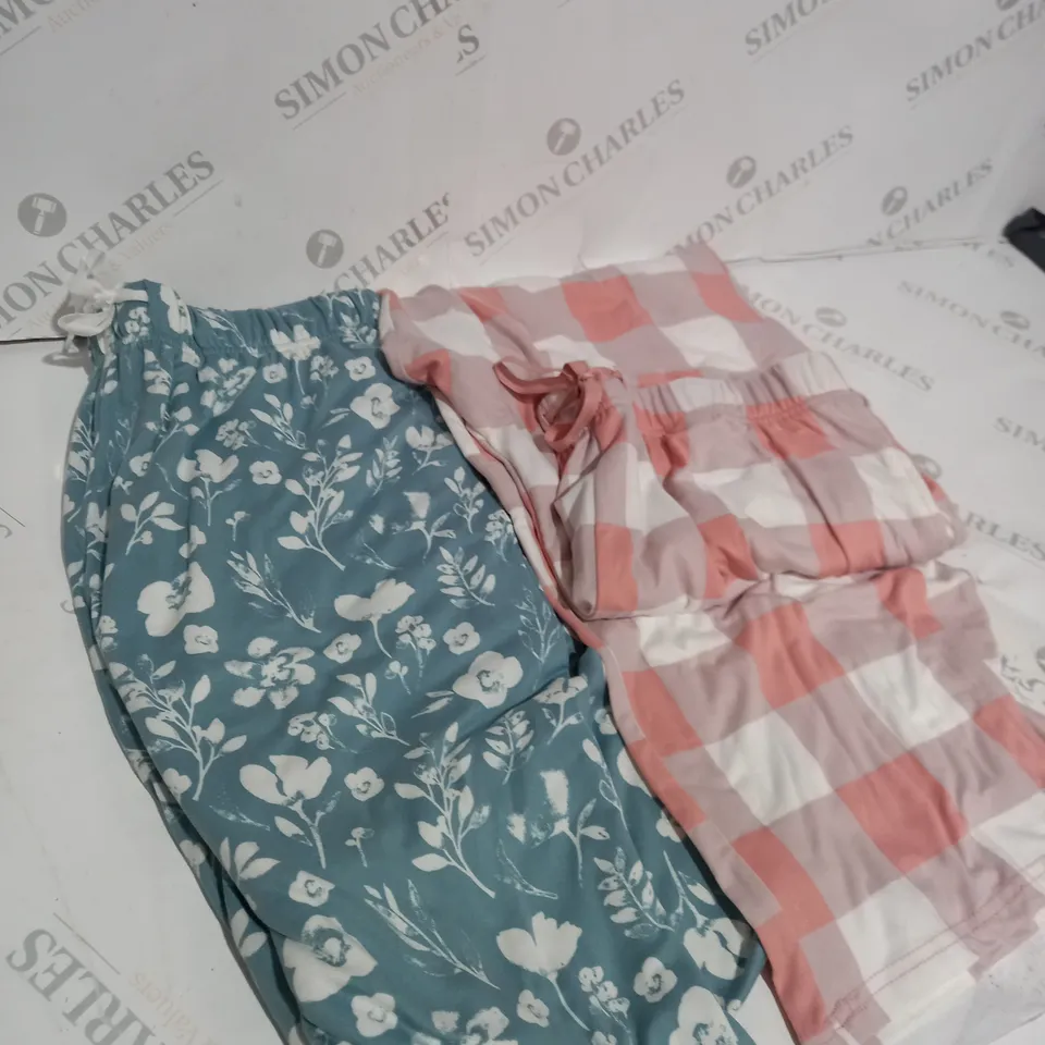 BOX OF ASSORTED CLOTHES APPROXIMATELY 30 ITEMS TO INCLUDE PYJAMAS, COATS, WATERPROOF ETC 