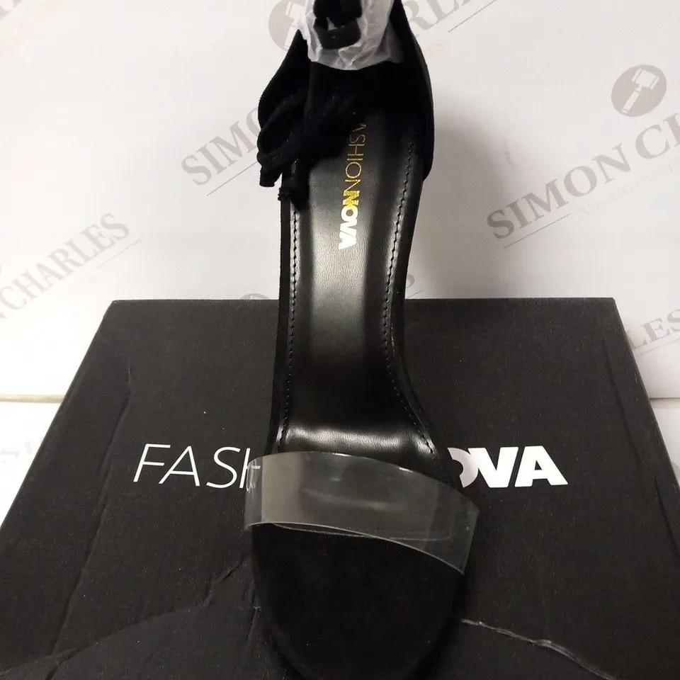 BOXED FASHIONOVA MAGNETIC ATTRACTION WEDGES SIZE 8.5