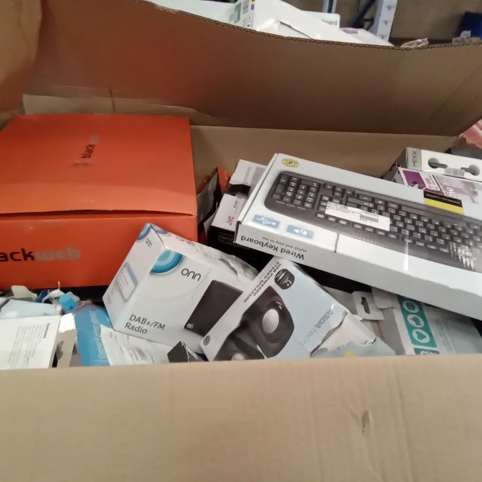 PALLET OF ASSORTED ELECTRONICS INCLUDING ONN WIRED KEYBOARD, CANON PIXMA PRINTER, 1.8M MICRO USB TO USB-A CABLE, JVC HEADPHONES, JUICE SOCIAL PERFECT GLOW RING LIGHT, MIXX WIRELESS EARPHONES