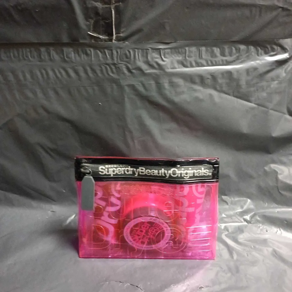 BOX OF APPROXIMATELY 20 COSMETIC GIFT SETS INCLUDING SOAP AND GLORY SHOWSTOPPER, SUPERDRY BEAUTY AND NO7