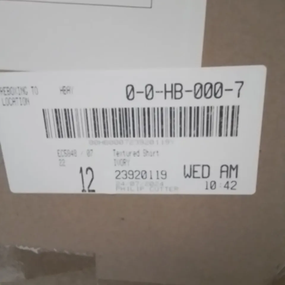 BOXED BRAND NEW APPROXIMATELY 10 JD WILLIAMS IVORY TEXTURED SHIRT SIZE 22