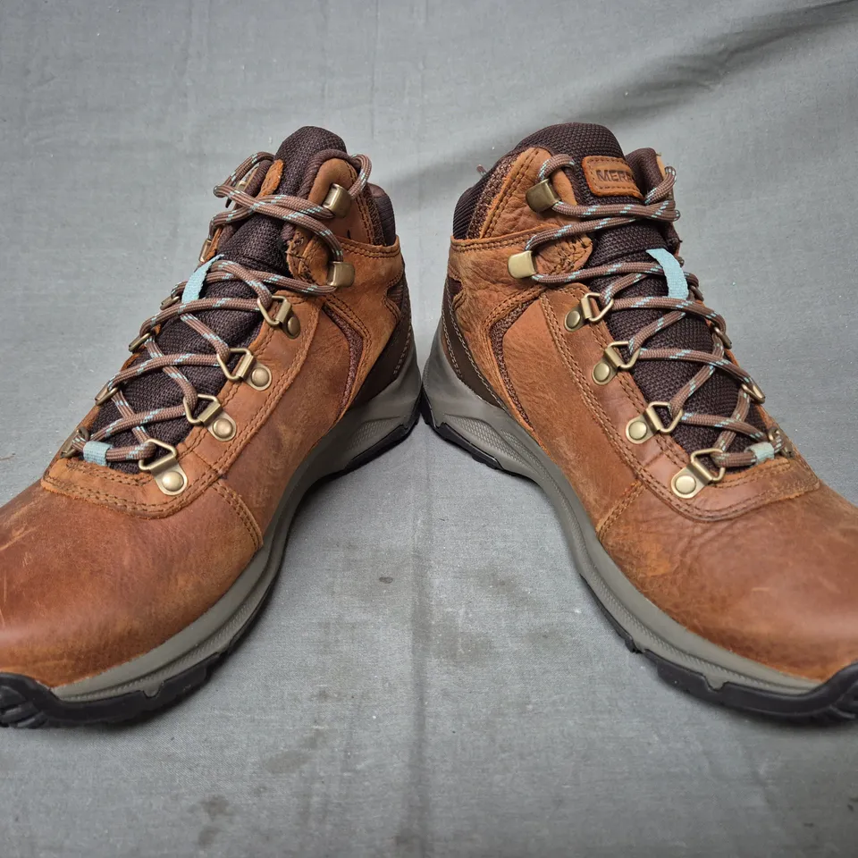 BOXED PAIR OF MERRELL ERIE MID LEATHER BOOTS IN TOFFEE CARAMEL UK SIZE 7