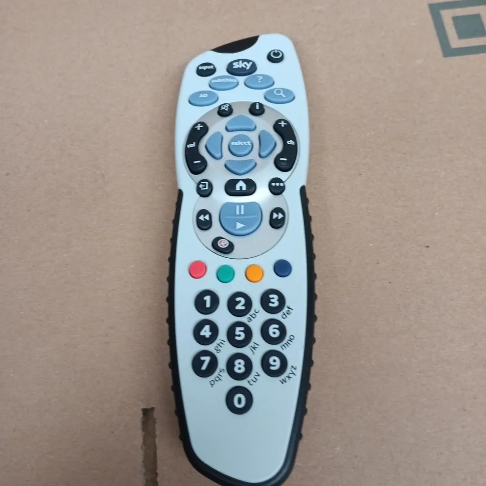 BOX OF APPROXIMATELY 10 ASSORTED ELECTRICAL ITEMS INCLUDING SKY TV REMOTE, ETHERNET CABLE AND A COMPUTER MOUSE