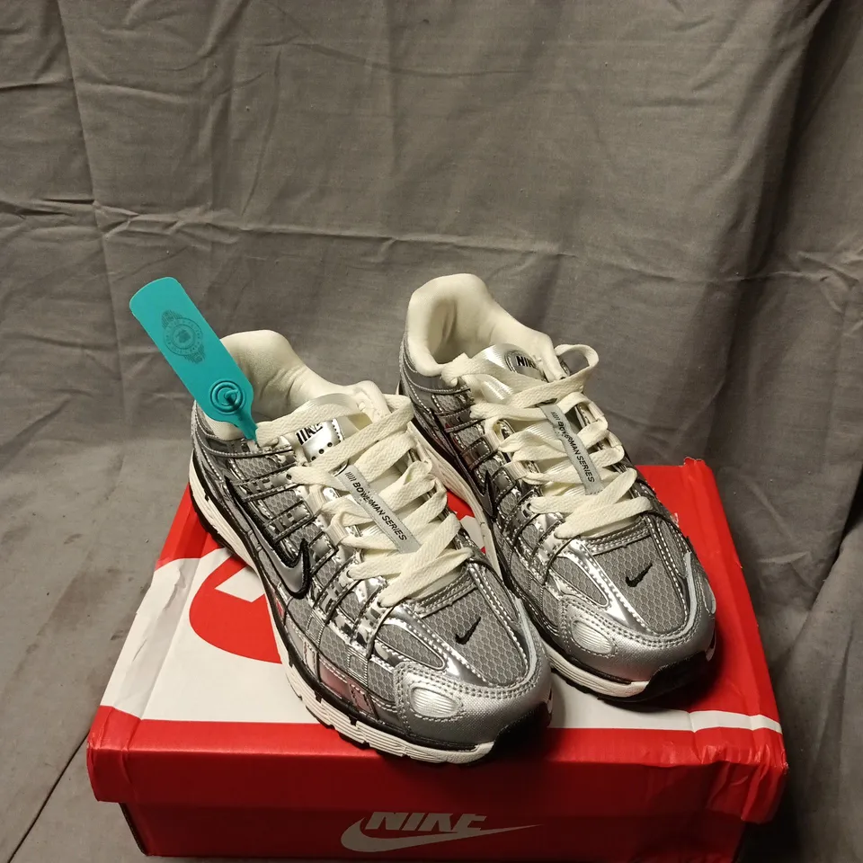 NIKE BOWERMAN SERIES RUNNING SHOES – SILVER/GREY SIZE 4.5