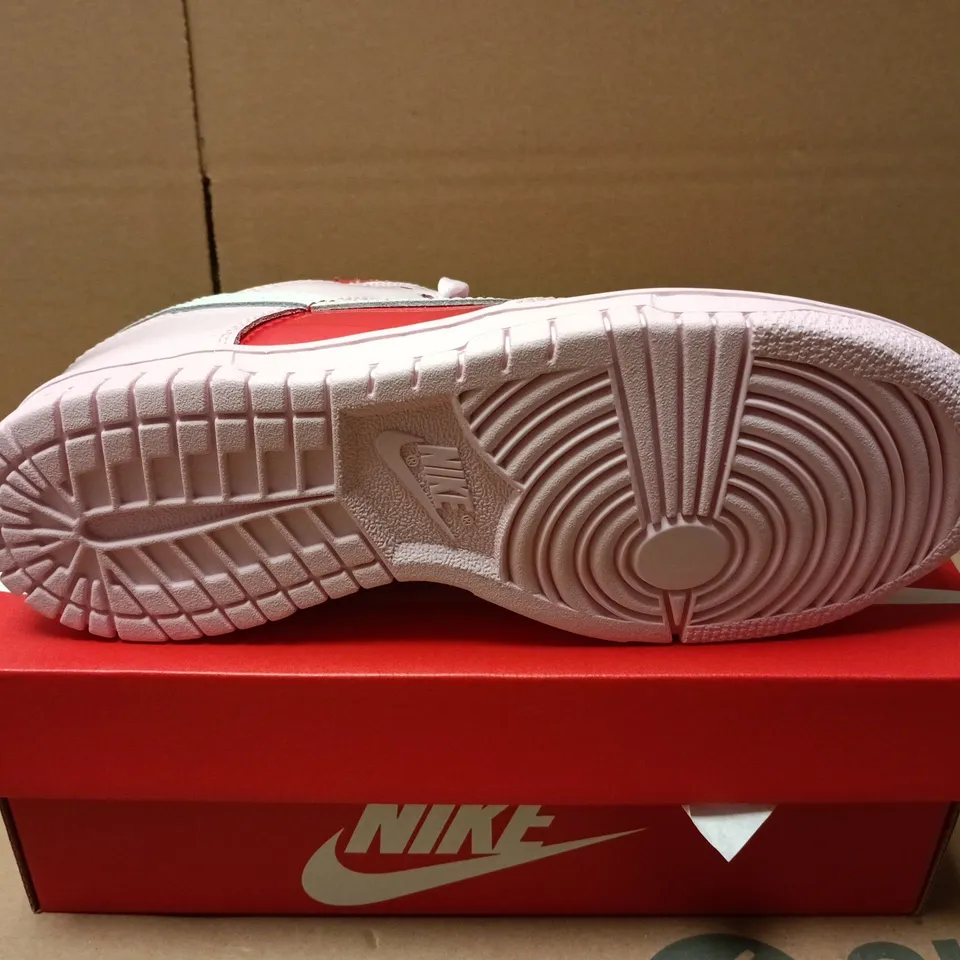 BOXED PAIR OF NIKE KIDS DUNK LOW BE ME TRAINERS IN PINK/RED - UK 4.5
