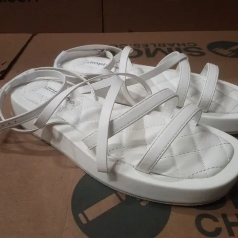 BOX CONTAINING APPROXIMATELY 6 PAIRS OF SIMPLY BE WHITE PHOEBE EX WIDE SANDALS - SIZE 7