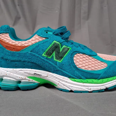 PAIR OF NEW BALANCE 2002R SHOES IN BLUE/GREEN UK SIZE 8