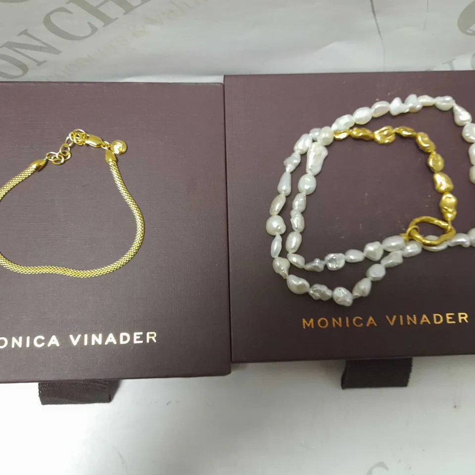 LOT OF APPROX 8 MONICA VINADER JEWELLERY TO INCLUDE GOLD EFFECT BRACELET, GOLD EFFECT NECKLACE AND SILVER EFFECT RING