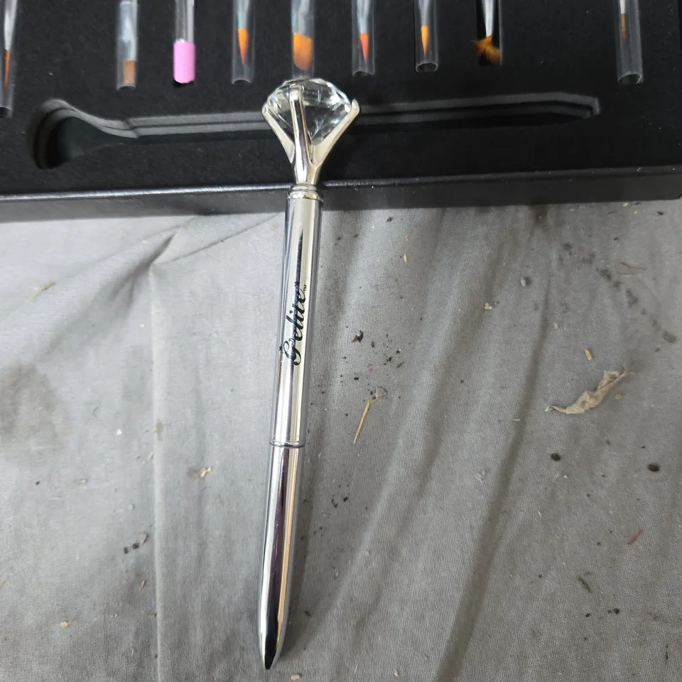 BOX OF APPROXIMATELY 50 GEILITE GEL NAIL BRUSH SETS