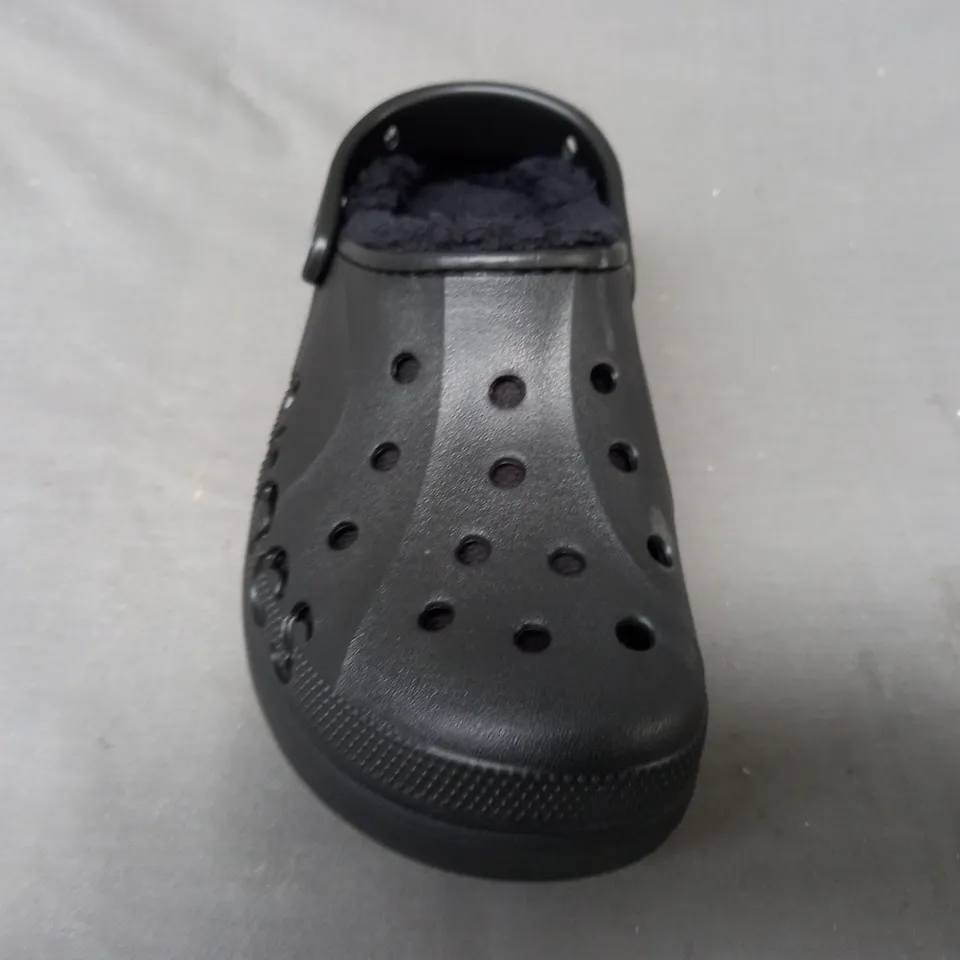 PAIR OF CROCS BAYA PLATFORM LINED CLOGS IN BLACK UK SIZE 4