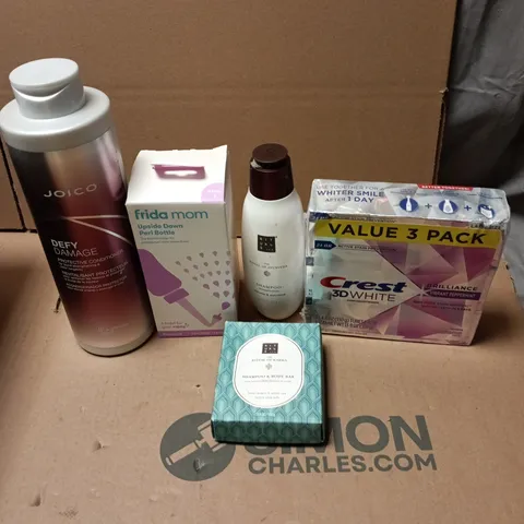 APPROXIMATEY 20 ASSORTED HEALTH AND BEAUTY PRODUCTS TO INCLUDE - FRIDA MOM UPSIDE DOWN PERI BOTTLE - CREST 3D WHITE TOOTHPASTE AND RITUALS SHAMPOO AND BODY BAR