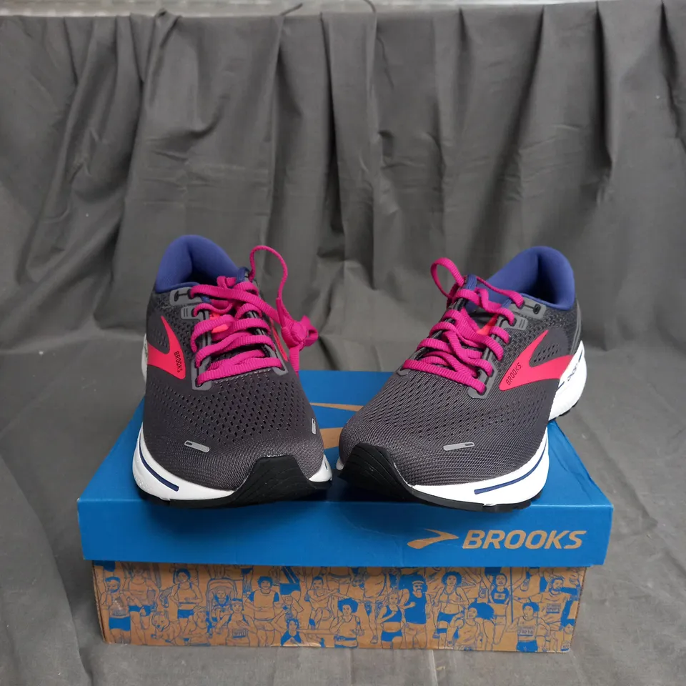 BOXED PAIR OF BROOKS GHOST 14 TRAINERS SIZE 6.5