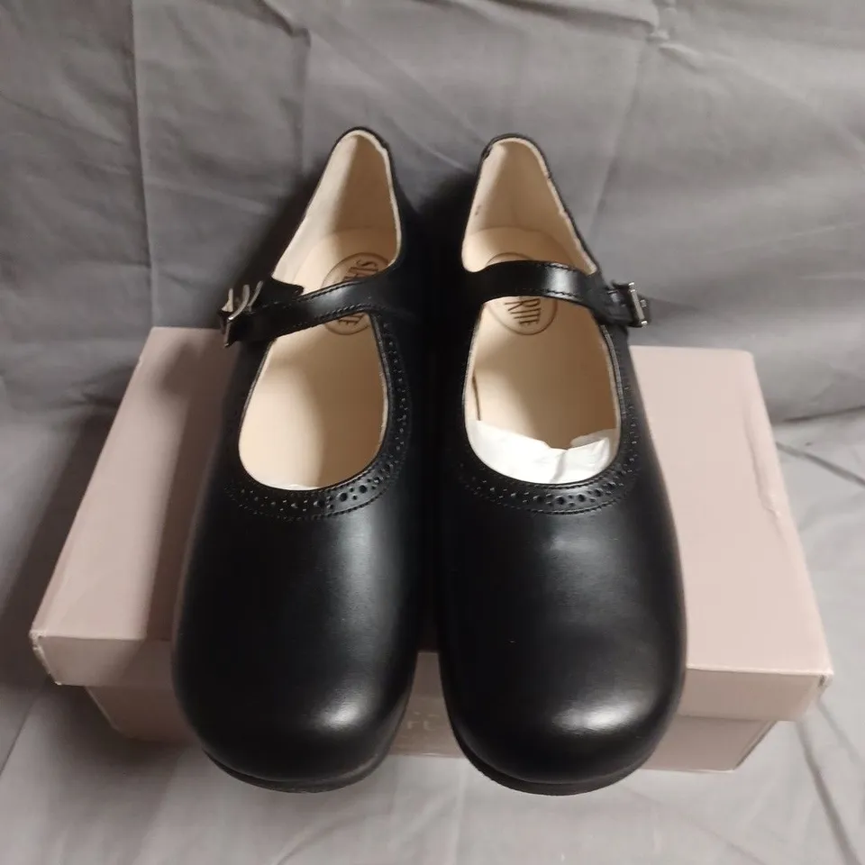 BOXED PAIR OF START-RITE CLARE BLACK LEATHER MARY JANE SHOES – EU 35