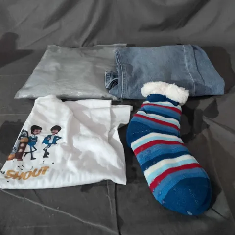 BOX OF APPROXIMATELY 20 ASSORTED CLOTHING ITEMS TO INCLUDE BEATLES T SHIRT, JEANS, GREY SWEATSHIRT, WINTER SOCKS ETC