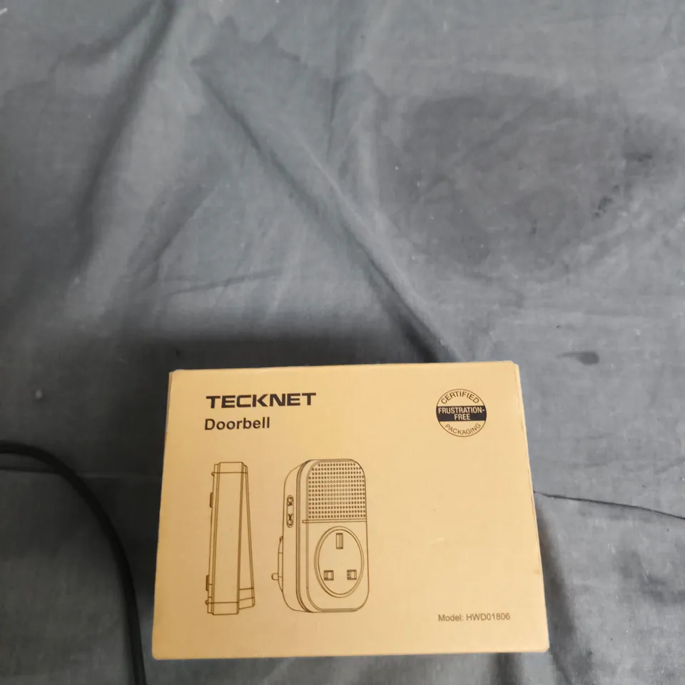 BOX OF APPROXIMATELY 20 ASSORTED ITEMS TO INCLUDE: TECKNET DOORBELL 