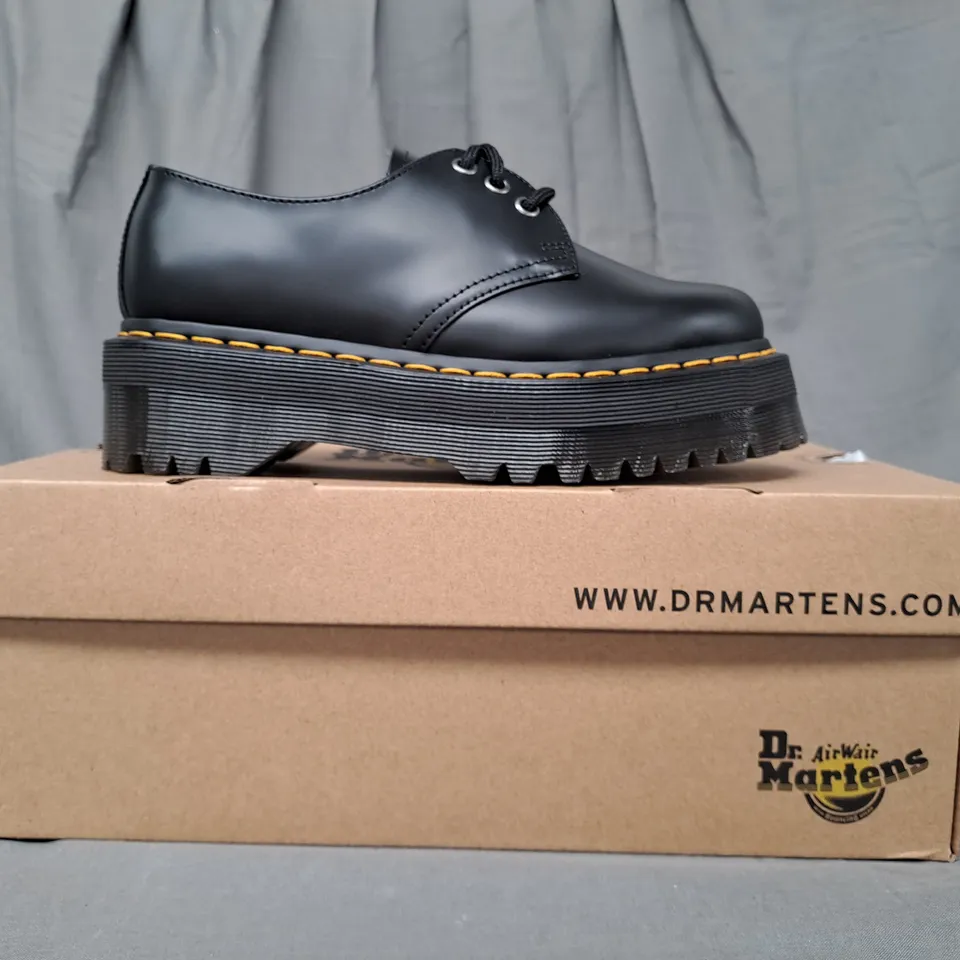 BOXED PAIR OF DR MARTENS 1461 QUAD SHOES IN BLACK UK SIZE 4