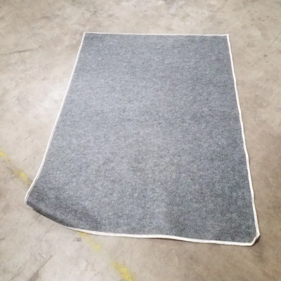 QUALITY DESIGNER AREA RUG    - APPROXIMATELY 163X114CM