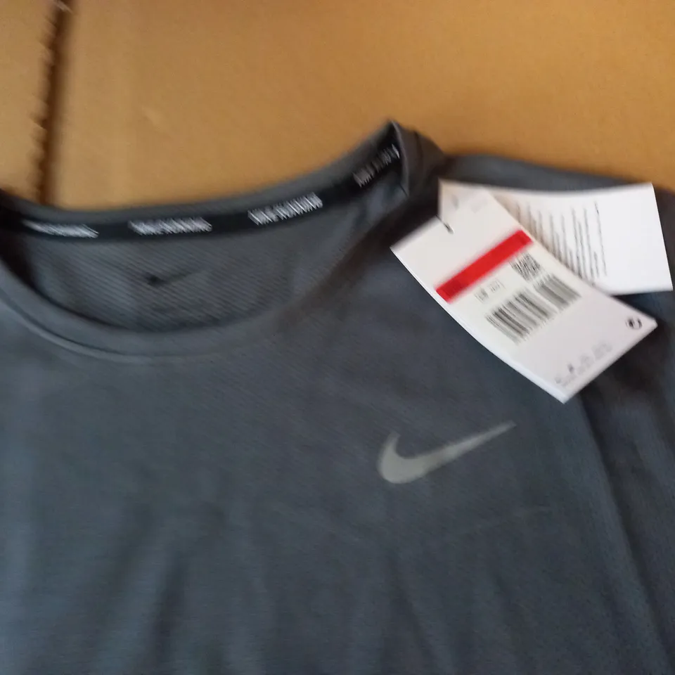 NIKE RUNNING GREY T-SHIRTS - L