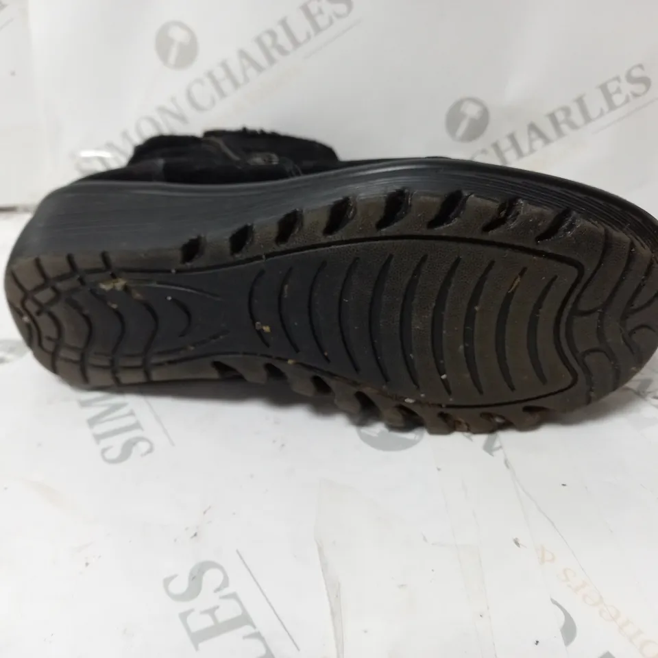 PAIR OF SKECHERS OFF HOURS BLACK WEDGE HEEL ANKLE ZIP BOOT SIZE 5.5 