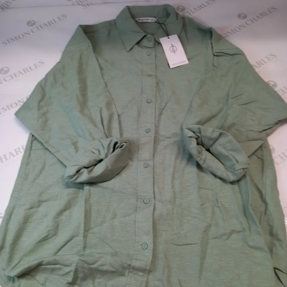 STRADIVARIUS LIGHTWEIGHT SHIRT IN SAGE GREEN SIZE MEDIUM