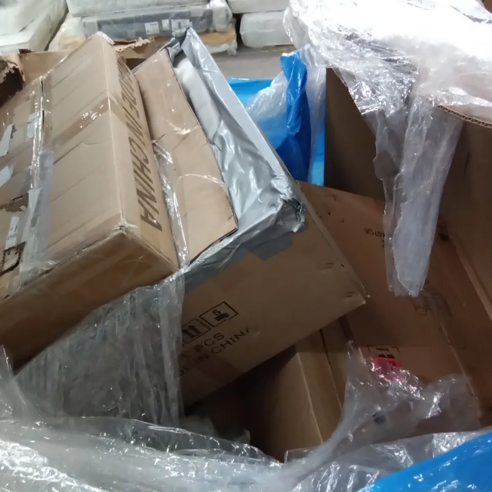 PALLET OF ASSORTED ITEMS INCLUDING HOMIDSC DESK, DOUBLE SIDE SIGN STAND, AIRAJ  HEDGE SHEARS, COMFURNI OFFICE CHAIR