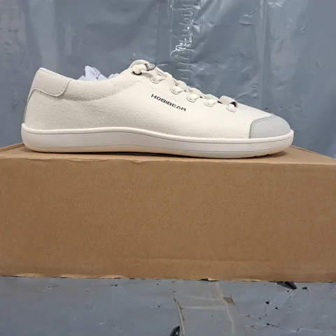 BOXED PAIR OF HOBIBEAR SHOES IN WHITE SIZE EU 40