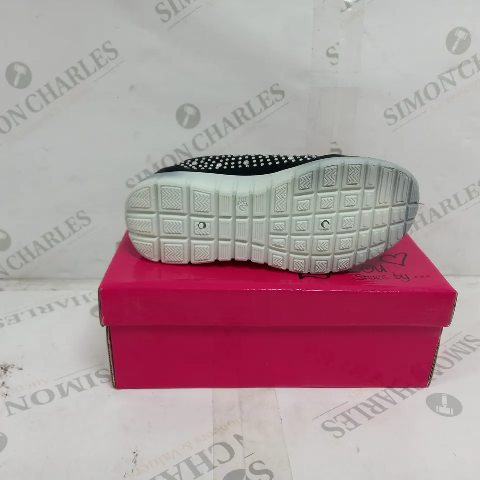 APPROXIMATELY 16 BOXED PAIRS OF LOU LOU SHOES BY SUMMER KIDS SLIP ON TRAINERS IN BLACK VARIOUS SIZE TO INCLUDE 27, 28, 32, 33 