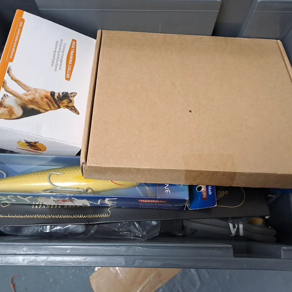 APPROXIMATELY 10 ASSORTED HOUSEHOLD ITEMS TO INCLUDE BALLOON ARCH KIT, JAPANESE HAD SAW, RISER RAIL ASSEMBLY, ETC