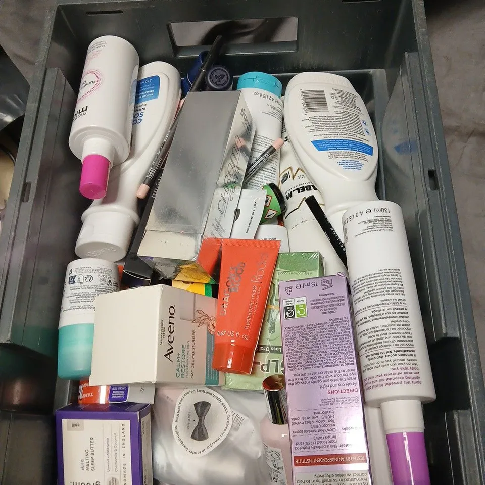 APPROXIMATELY 30 ITEMS INCLUDING ASSORTED HEALTH & BEAUTY PERSONAL CARE LOT – HAND WASH, HAIR OIL & MOISTURISERS WITH BRANDS SUCH AS NATURE SPELL NIVEA PALMERS  AND DOUBLE BASE.