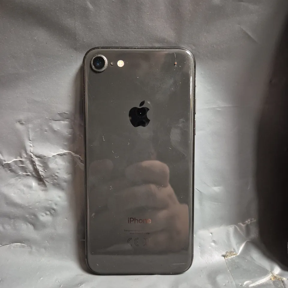 APPLE IPHONE 8 - MQ6G2B