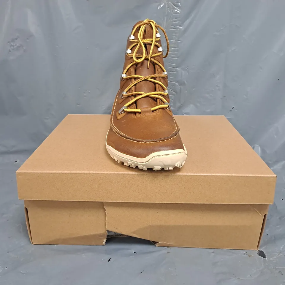 BOXED PAIR OF VIVO BAREFOOT ANKLE BOOTS IN BROWN SIZE EU 42